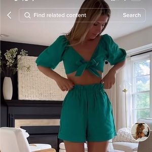 2 piece outfit, crop top and shorts